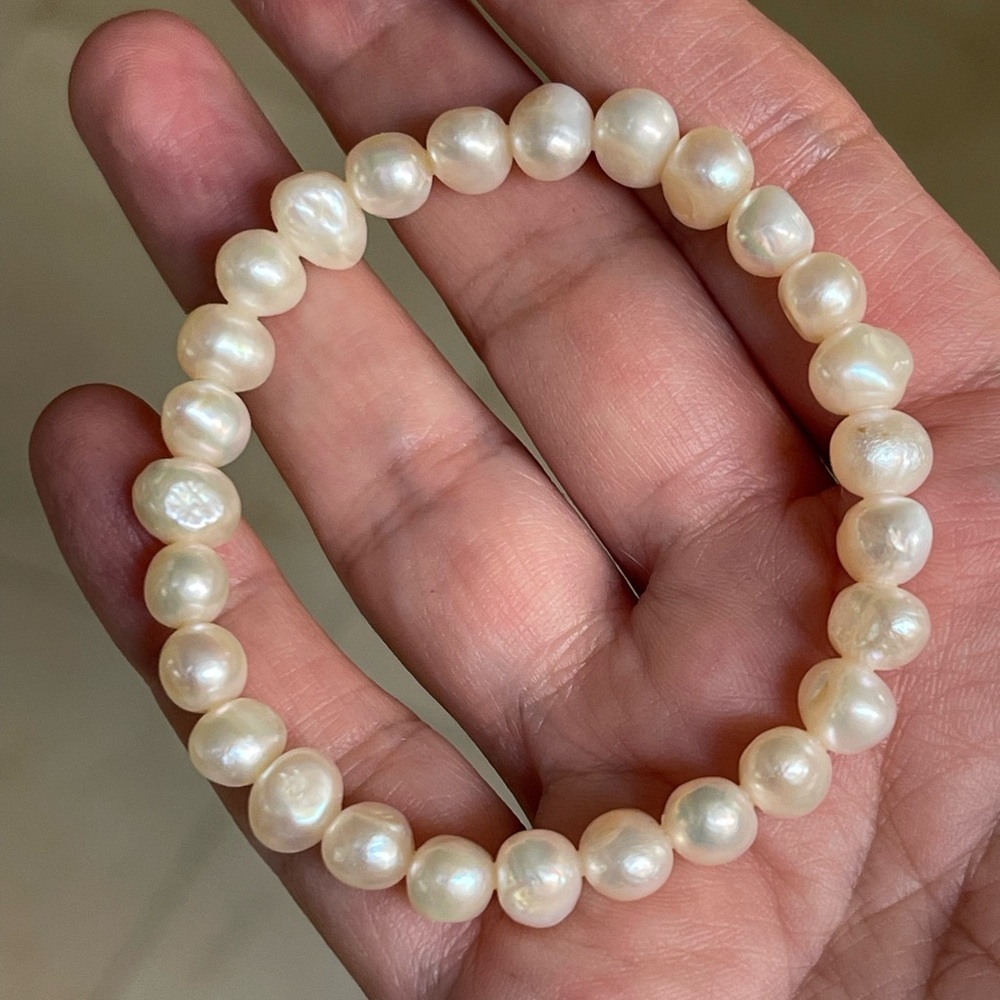 Cultured freshwater creamy white pearl stretchy bracelet bangle